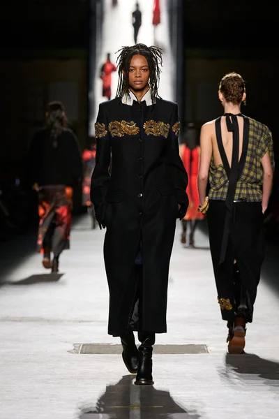 Look 50